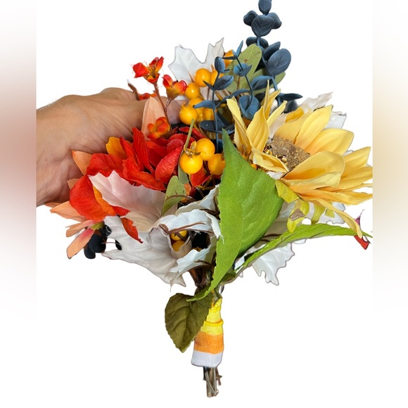 Hello Kitty Clearance Price is firm! Silk Floral Centerpiece Ceramic Planter - Picture 11 of 12